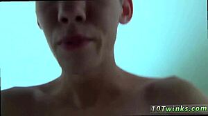 Twink tan line di aksi gay bareback POV panas dengan Afrika