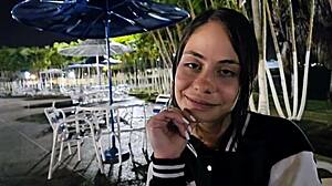 Mi mejor amigo sugiere sexo en la playa y acepto probarlo. Lo que pasa después te sorprenderá.