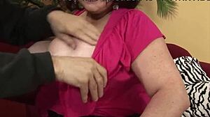 Sapphire jadi liar untuk tawaran cheeseburger je.