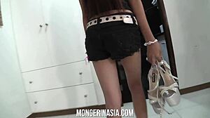 Filipina Kurus 18 Tahun Dientot Keras oleh Kontol Raksasa, Oops!