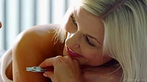 i wanna play with jessie volt and lola a in lesbian fun.