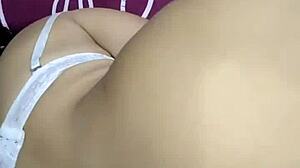 Fodendo forte a mãe colombiana gostosa do meu amigo