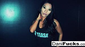 داني تجرب أول نيك طيز مع نجمة بزاز كبيرة