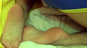 Gay twinks γυμνά πόδια καλυμμένα με καυτό σπέρμα