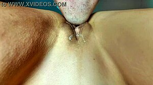 मिल्फ इंटेंस और स्लॉपी ओरल डिलाइट एन्जॉय करती है।