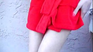 brookeskye hits the rooftop, fingers her pussy in hot outdoor close-up action