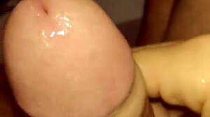 Дръпкане в близък план гей POV действие