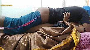 Diák dugja a forró tandíjtanárral az otthonában