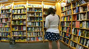 43-godišnja žena blista u divljim trenucima javnog pokazivanja