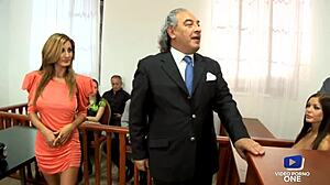 Jag älskar att titta på dessa heta tjejer i rätten