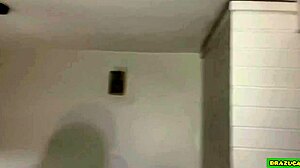 preparando e lubrificando pra fuder o c� da ninfeta