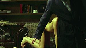 Thư kỳ xinh đẹp gets wild with her boss!