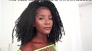 Jenny Pretinha’s eerste anale avontuur met Brazilië’s grootste lul