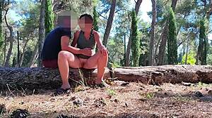 Kut flash - Een vreemde betrapte me terwijl ik masturbeerde in het park en hielp me spuiten - Misscreamy