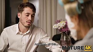 Mature4K Sexet fransk moden forfører med barberet fisse i varm trick scene