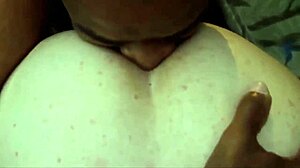 Εξερευνώντας βαθιές συνδέσεις σε γκέι διαφυλετικές σκηνές