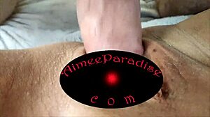 Depraved mature AimeeParadise tanssii ja leikkii märällä pillullaan