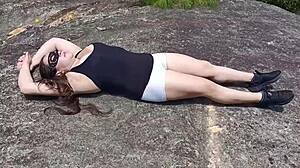 Cuñada Latina Puta Exhibicionista En El Bosque Zorras Colombiana De Cameltoe Gigante Seduce Amantes Mientras Hace Ejercicio Le Encanta Verga Y Leche FULLONRED!