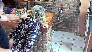 Prichytila som svojho muža, ako šuká susedovu kurvu 😡