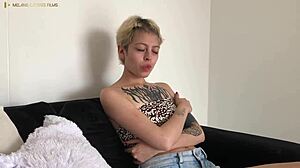 ESPIANDO A MI HERMANASTRA MIENTRAS SE CAMBIA DE ROPA - BEBE - EN ESPAÑOL