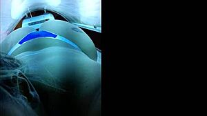 Me preparando para o amante na cabine de bronzeamento artificial