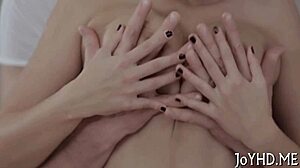 Neuredna tinejdžerka 18+ žudi za intenzivnim oralom sa hardcore sisanjem i jebanjem.