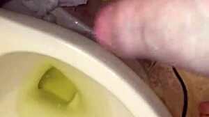 下着におしっこしながら硬チンポに青石鹸を注ぐ