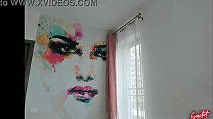 Verifică blondă sexy în lenjerie arătând țâțe mari în prim-plan doar pentru tine!