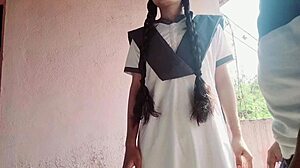 Indijska študentka močno pofukana s strani učitelja v igri vlog