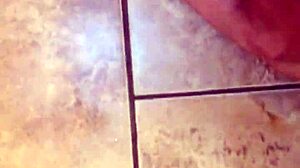 下着におしっこしながら硬チンポに青石鹸を注ぐ