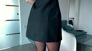 Ranní dráždění ve vysokých podpatcích a punčochách.