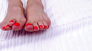 Kanadska MILF Janice radi svoj masažer na sebi stvarno dobro! 😉