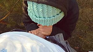 Vidíš túto horúcu milf ako si vyťahuje nohavičky plné spermií?