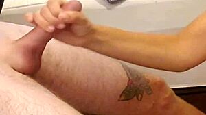 Girlfriend Gives Amazing Blowjob In Homemade Video