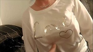 Sexy asiatische Liebespuppe vorbereitet für intensives Hardcore-Ficken