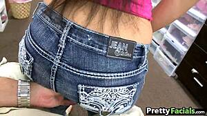 Büyük Kalçalı Kübalı Genç, Yüzüne Boşalma Alıyor