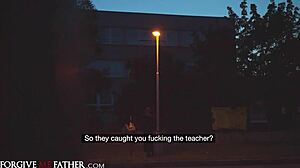 黑发学生被狗爬式粗暴干，脸上射满