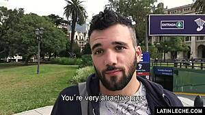 Претварам латино геј младића у моју личну секс играчку