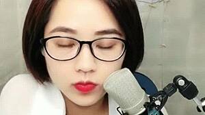 Cewek Korea seksi livestream di Uplive dengan rambut pendek