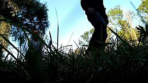 Hou je niet in, knijp hard in deze milfs dikke kont