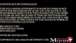 I, blond teen, stik gemuse n schwanz in my pussy.