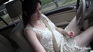 Nemůžu uvěřit, jak Savannah Sly stříká v autě