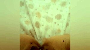 Greta va al baño y se calienta bajo la manta