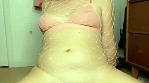 In this brand new edging video, she uses toys on her big clit