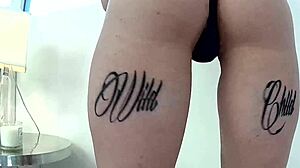 Chloe Carter prende cazzo enorme profondo in azione facciale POV