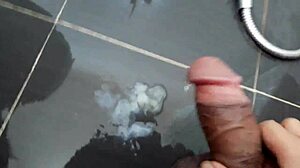 Gay Việt Nam Tự Sướng Trong Nhà Tắm