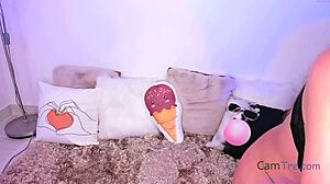 Check out gorgeous babe fingering to orgasm on webcam