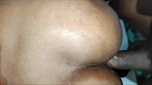 Indijska služkinja bhabhi trdo pofukana na šivalnem stroju med delom