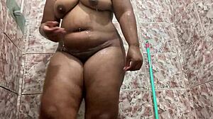 Giant ass ebony twerks hard to funk beat!