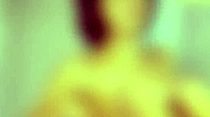 Plăcere dulce cu Carla într-o zi senzuală pe plajă